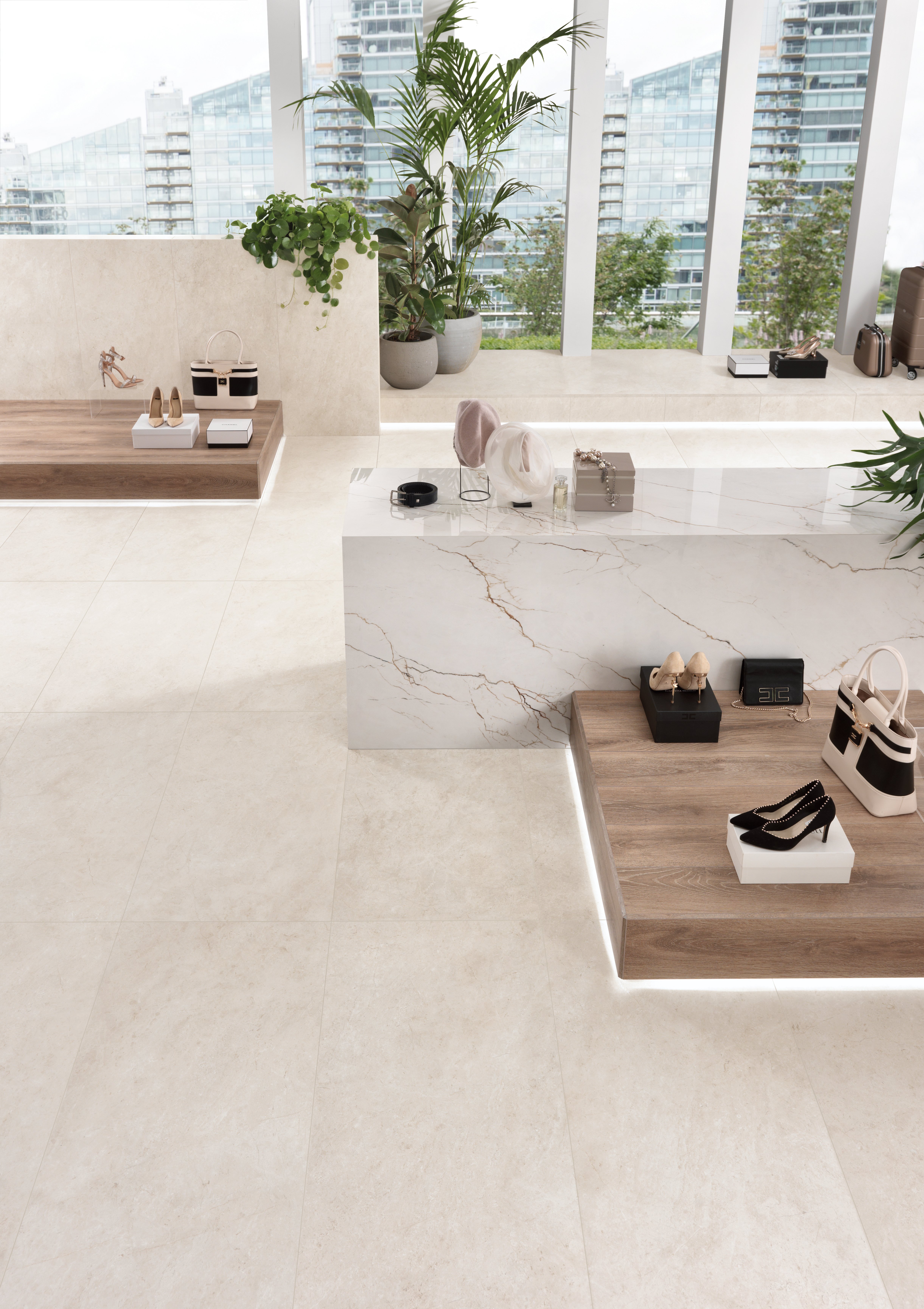 Tagina-Pietra_DOrvieto_ambientazione-Beige 60x120V-Segeste-Evoque_negozio-12860